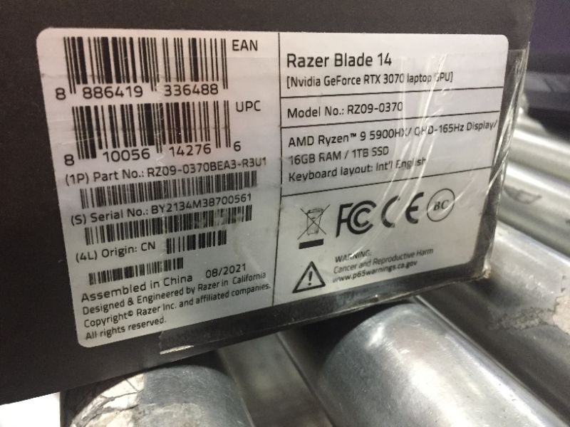 Photo 6 of Razer - Blade 14- 14" Gaming Laptop- QHD 165Hz- AMD Ryzen 9 5900HX- NVIDIA GeForce RTX 3070- 16GB RAM- 1TB SSD - Black
