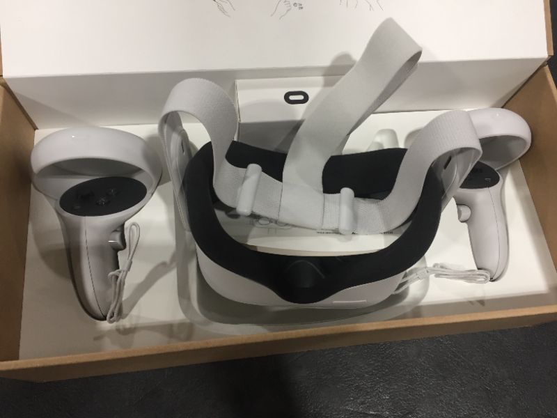 Photo 4 of Oculus Quest 2 — Advanced All-In-One Virtual Reality Headset — 128 GB
