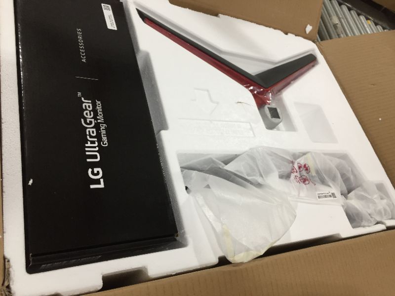 Photo 2 of LG Ultragear 27" Class FHD IPS G-Sync Compatible Gaming Monitor
