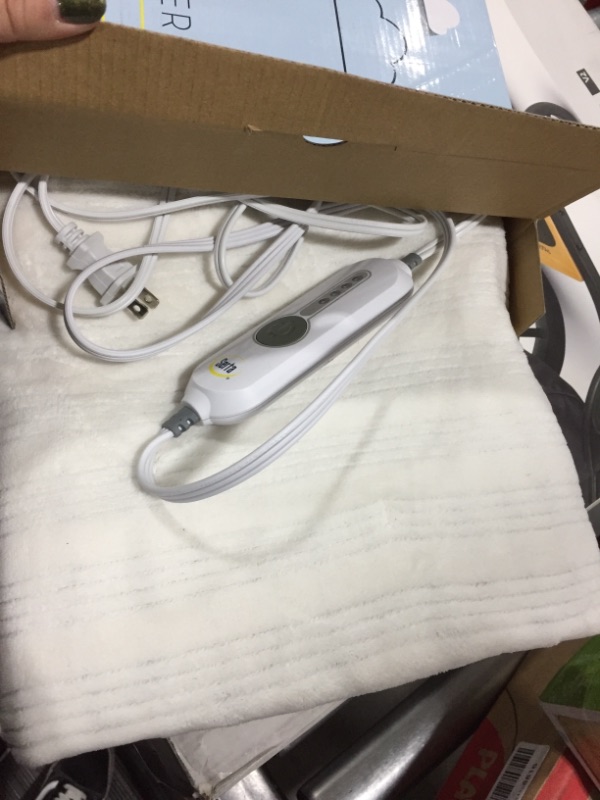 Photo 2 of Serta Siena Heating Pad Large Foot Warmer, Soft Sleeve Pocket, Zero EMF, Auto Shut Off Multi-Heat Setting Controller, Extra Wide Electric Heated Wrap For Shoulder, Back, Stomach Comfort 35"x20" Ivory
