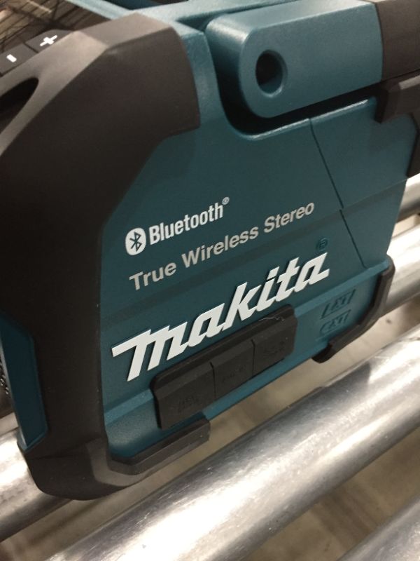 Photo 2 of Makita XRM11 18V LXT® / 12V max CXT® Lithium-Ion Cordless Bluetooth® Job Site Speaker, Tool Only
