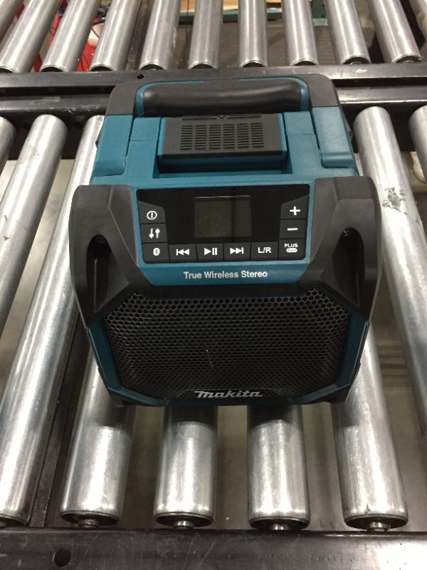 Photo 3 of Makita XRM11 18V LXT® / 12V max CXT® Lithium-Ion Cordless Bluetooth® Job Site Speaker, Tool Only
