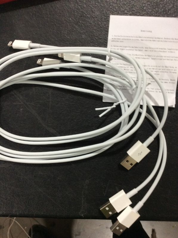 Photo 3 of Apple Lightning to USB Cable (1 m)
