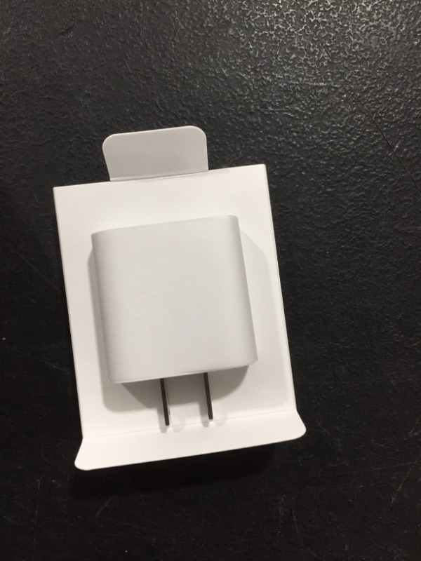 Photo 3 of Apple 20W USB-C Power Adapter
