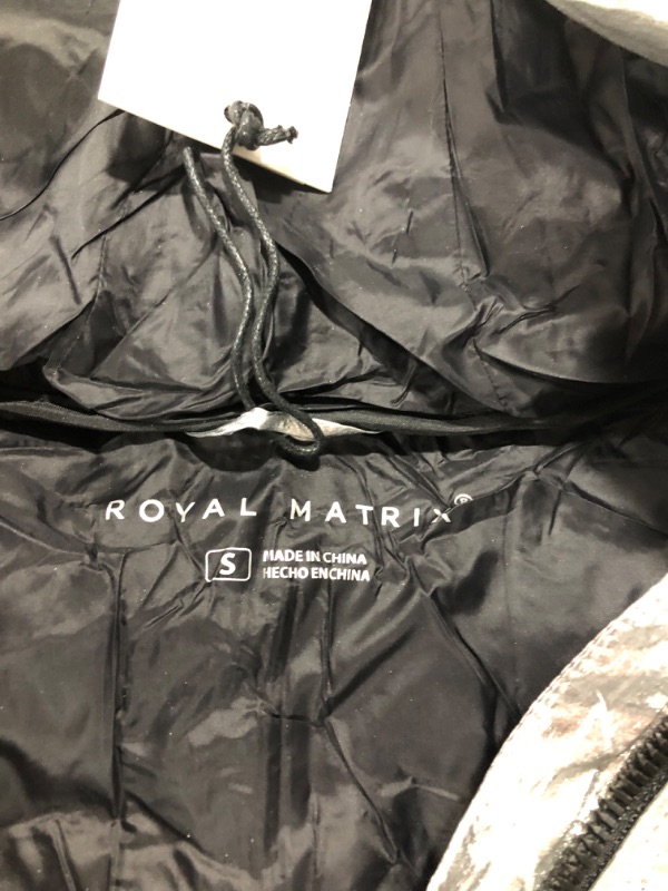 Photo 2 of Royal Matrix Women's Lightweight Warm Winter Hooded Puffer Jacket Quilted Coat Cropped Jacket Athletic Running Jacket- size small
