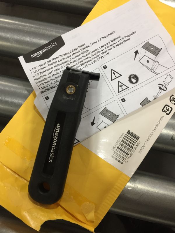 Photo 1 of Amazon Basics 1-1/8" - Small Job Wood Scraper, 2 Edge Blade
3 PACKS