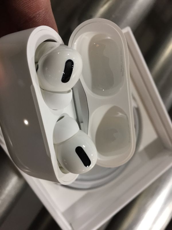 Photo 2 of Apple AirPods Pro