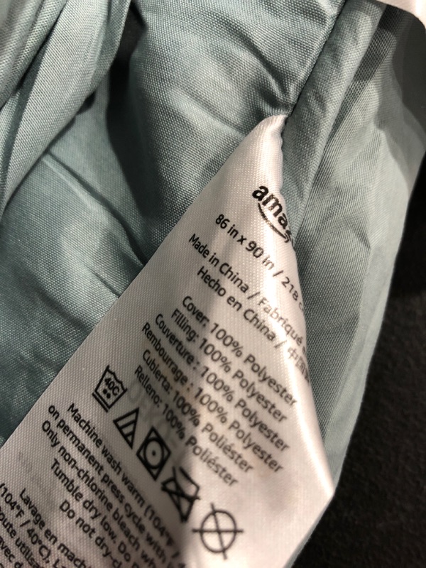 Photo 3 of AMAZON BASICS COMFORTER, LIGHT GREEN, SIZE 86 X 90 INCH. PRE-OWNED CONDITION.