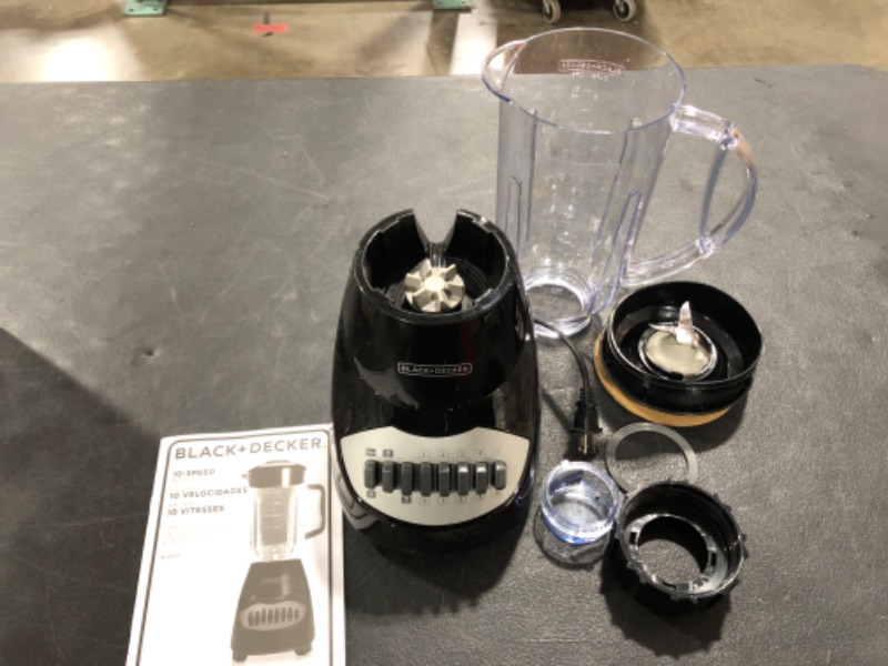 Photo 2 of BLACK+DECKER Crush Master 10-Speed Blender, Black(Use for parts)