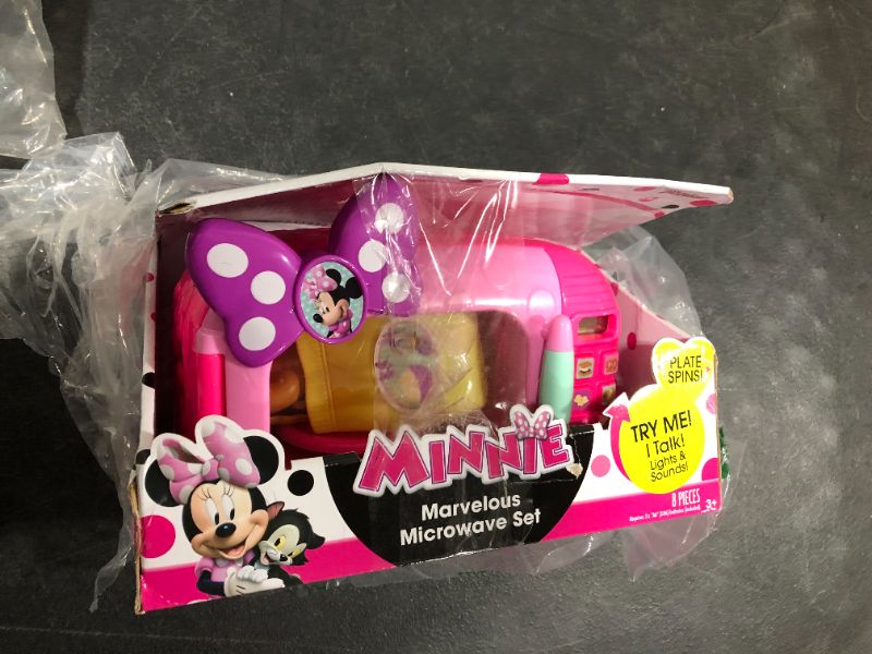 Photo 2 of Minnie Mouse Marvelous Microwave Set, by Just Play
