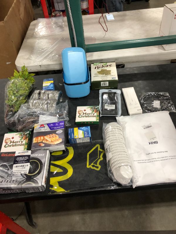 Photo 1 of Box lot - misc items 