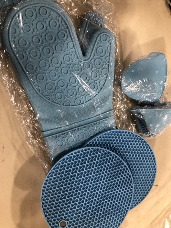 Photo 3 of  Silicone Oven Mitts and Pot Holders Set, 6 Piece Set with 2 Hot Pads, Heat Resistant to 450?-Extra Long 15 Inch Professional Silicone Oven Mitts for Grilling Cooking Baking(Blue)
