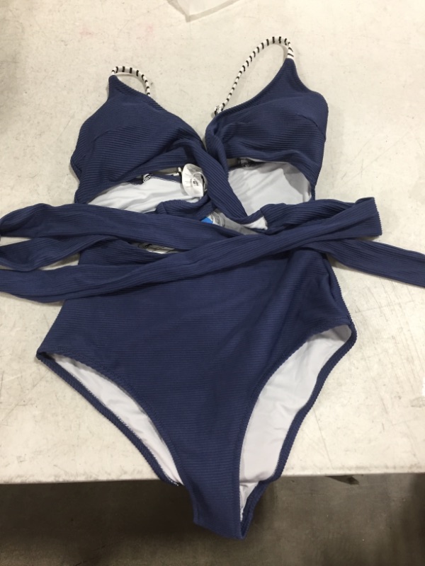 Photo 2 of CUPSHE Charlie Cutout One Piece Swimsuit (M)
