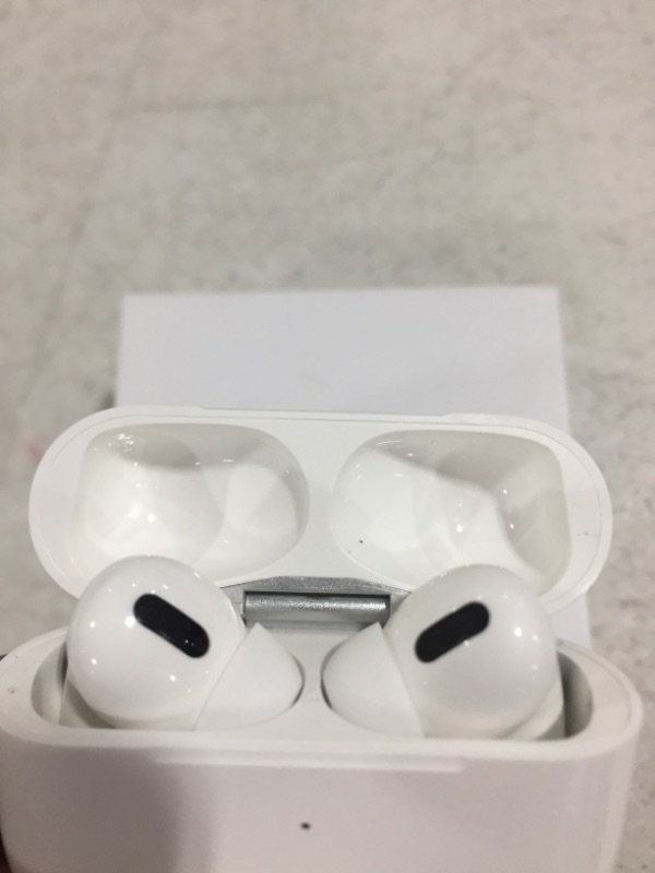 Photo 6 of Generic Brand AirPods 
