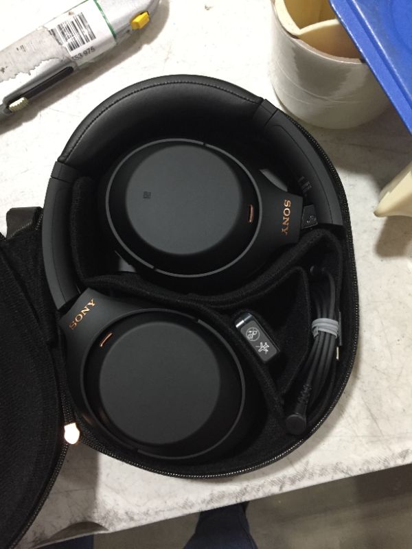 Photo 3 of Sony WH-1000XM4 Wireless Noise-Cancelling Over-the-Ear Headphones - Black
