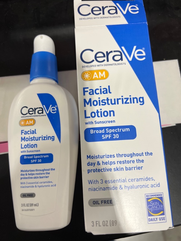 Photo 2 of CeraVe AM Facial Moisturizing Lotion SPF 30 | Oil-Free Face Moisturizer with Sunscreen | Non-Comedogenic | 3 Ounce
