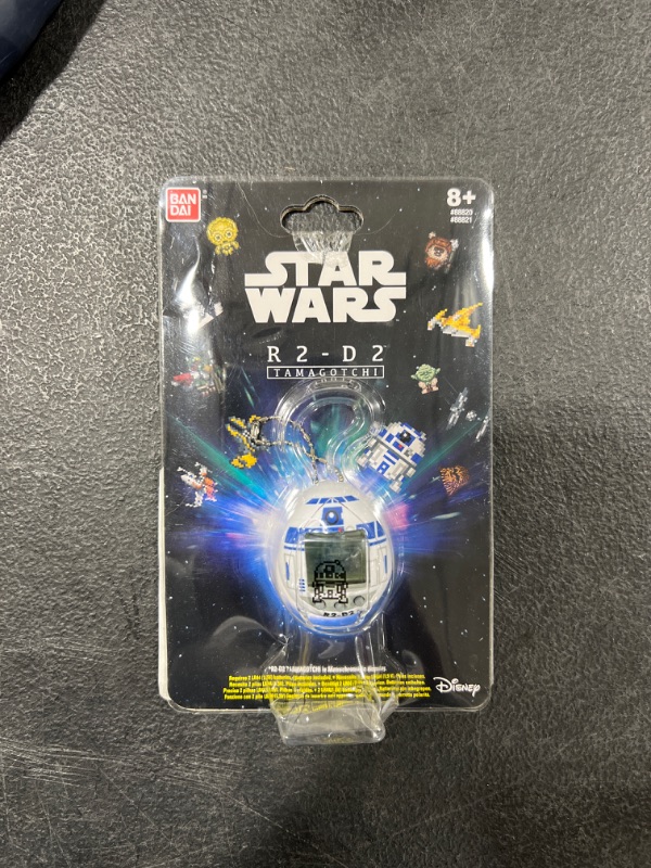 Photo 2 of Tamagotchi Star Wars: R2-D2 Classic White