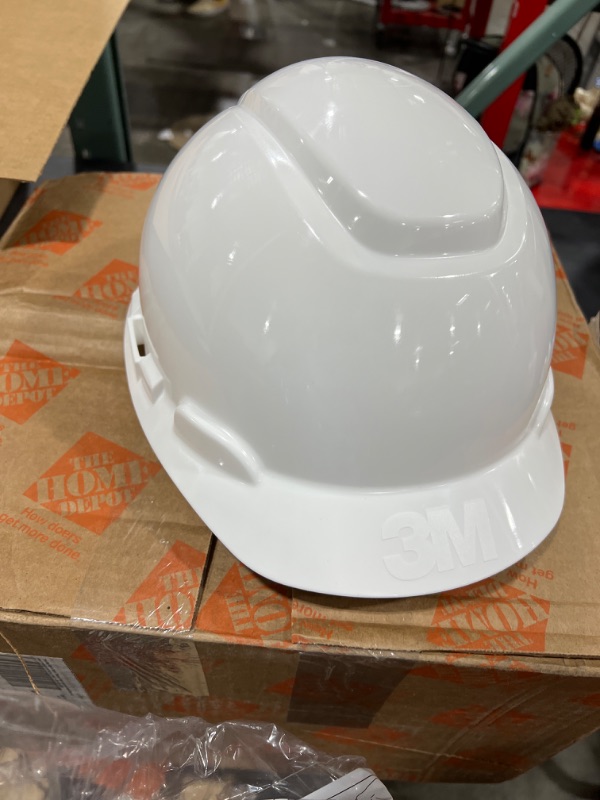 Photo 2 of 3M RATCHET HARD HAT WHITE(-773470)
