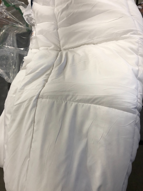 Photo 2 of Bedsure Queen Comforter Duvet Insert - Quilted White Comforters Queen Size, All Season Down Alternative Queen Size Bedding Comforter with Corner Tabs
