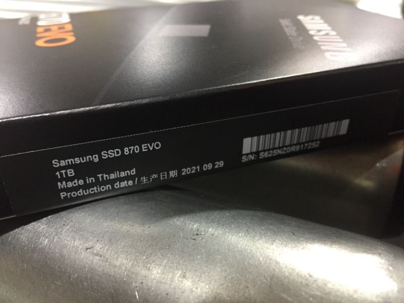 Photo 2 of Samsung - 870 EVO 1TB SATA 2.5" Internal Solid State Drive, SEALED
