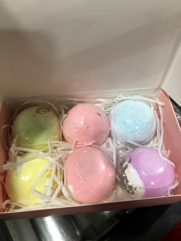 Photo 1 of bath bombs