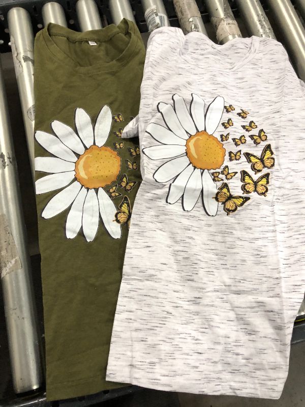 Photo 1 of 2 PACK WOMENS 
FLOWER TEES
SIZE 2XL