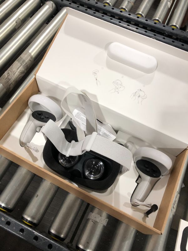 Photo 2 of Oculus Quest 2 — Advanced All-In-One Virtual Reality Headset — 128 GB
