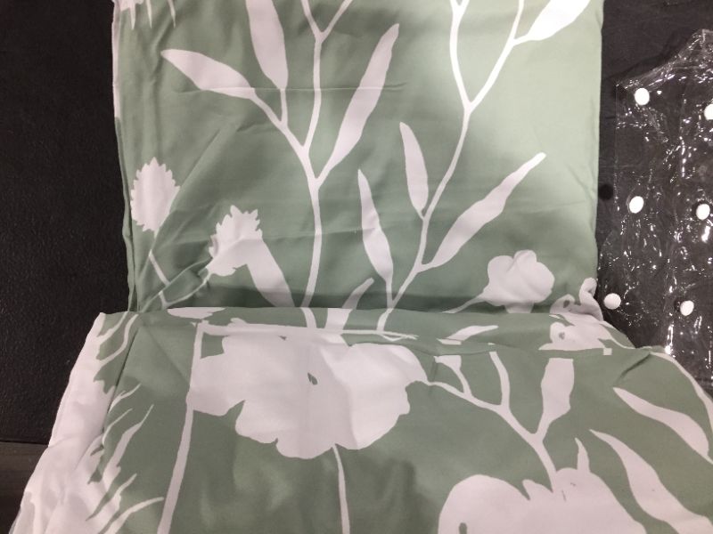 Photo 3 of 3 Pieces Queen Duvet Cover Set, Microfiber Soft White Plant Floral Duvet Cover Lightweight Bedding Set with Zipper Closure & 2 Pillow Cases