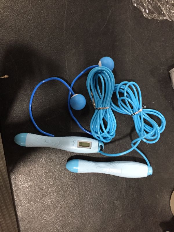 Photo 2 of electronic counting blue jump rope 