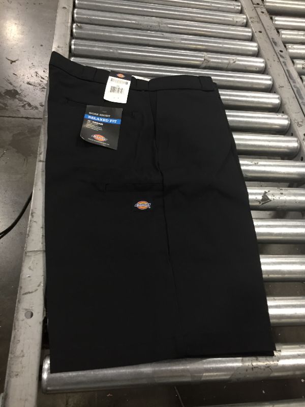 Photo 1 of Dickies Men's 13 Relaxed Fit Multi-Pocket Work Shorts - Black Size 38 (WR640)
