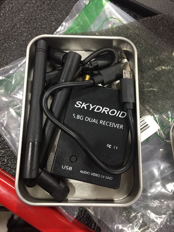 Photo 2 of Skydroid UVC Dual Antenna Control Receiver OTG 5.8G 150CH Full Channel FPV Receiver W/Audio for Android Smartphone (Double Black)
