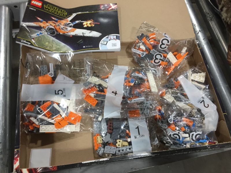 Photo 2 of LEGO Star Wars Poe Dameron's X-wing Fighter 75273
