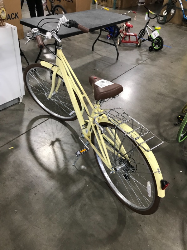 Photo 2 of Schwinn Admiral hybrid bike, 7-speeds, 700c wheels, white