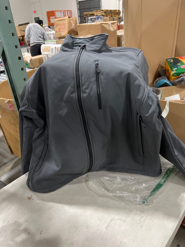 Photo 2 of Amazon Essentials Men's Water-Resistant Softshell Jacket Size XL