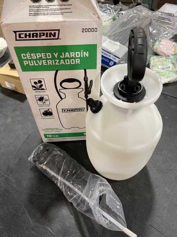 Photo 2 of CHAPIN 20000 Garden Sprayer 1 Gallon Lawn
