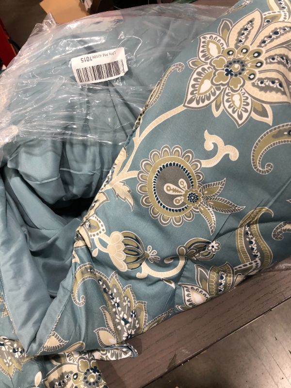 Photo 1 of Blue Full Size Bed Comforter w/ Pillow Sleeve