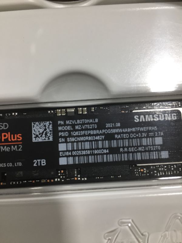 Photo 3 of SAMSUNG 970 EVO Plus SSD 2TB - M.2 NVMe Interface Internal Solid State Drive with V-NAND Technology (MZ-V7S2T0B/AM)
