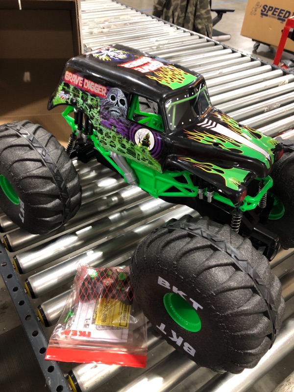 Photo 2 of Monster Jam, Official Grave Digger Monster Truck, Die-Cast Vehicle