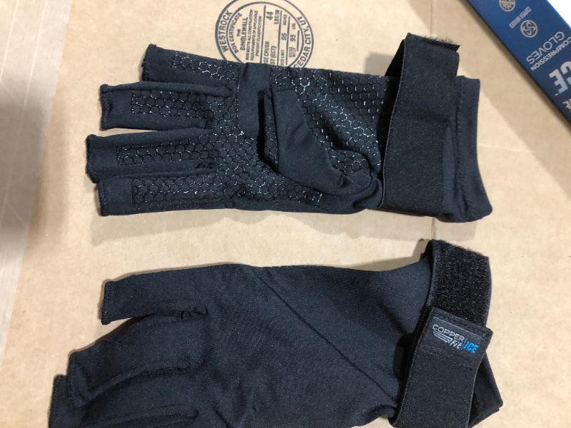 Photo 1 of Copper Fit Ice Gloves Infused with Cooling Action and Menthol--- l /xl


