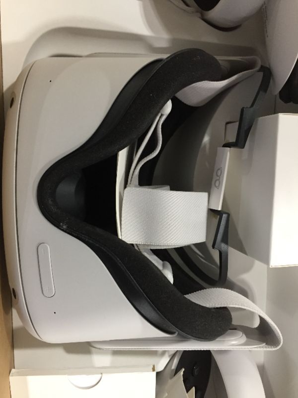 Photo 5 of Oculus Quest 2 - Advanced All-In-One Virtual Reality Headset - 128 GB