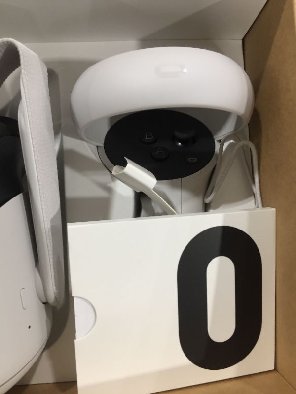 Photo 4 of Oculus Quest 2 - Advanced All-In-One Virtual Reality Headset - 128 GB