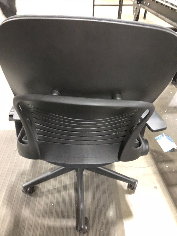Photo 1 of STEELSERIES 'LEAP' DESK BLACK CHAIR
