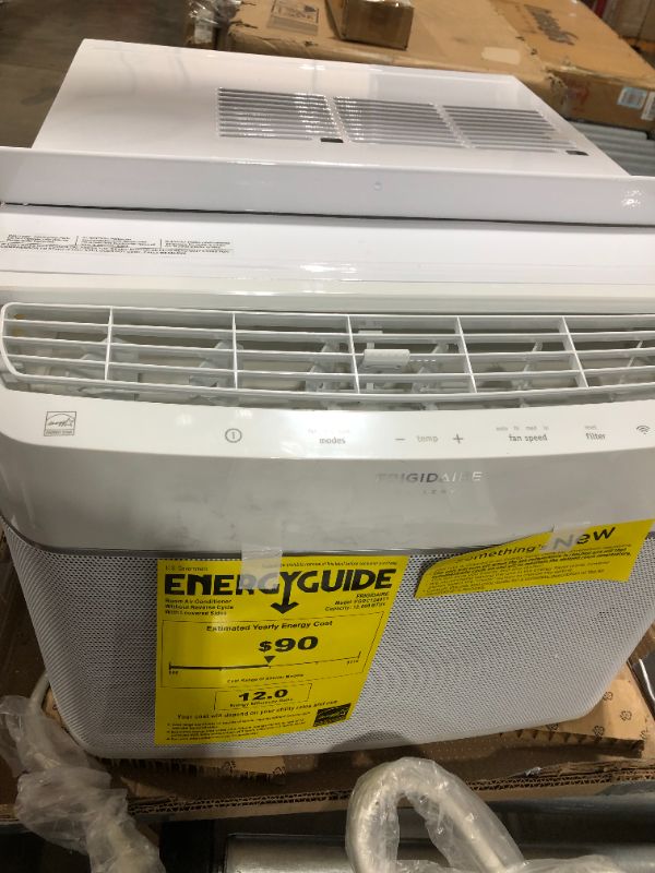 Photo 3 of Frigidaire Gallery 550-sq ft Window Air Conditioner (115-Volt; 12000-BTU) ENERGY STAR
