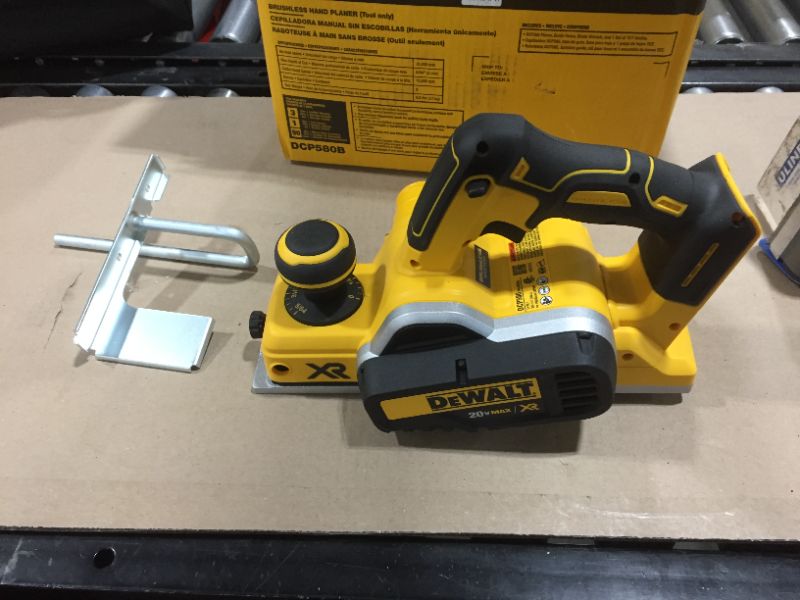 Photo 2 of DEWALT DCP580B 20V MAX Brushless Planer (Tool Only)
