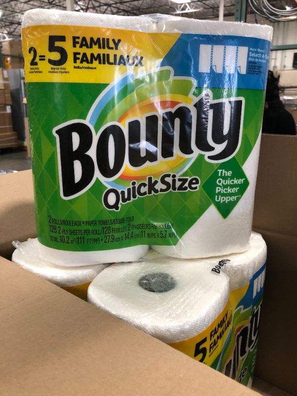 Photo 3 of Bounty® Select-A-Size® 2-Ply Paper Towels, 83 Sheets Per Roll, Pack Of 8 Rolls
