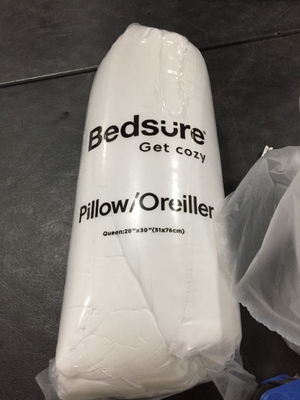 Photo 1 of Bedsure Queen Pillows for Sleeping - Bed Pillows Queen Size - Down Alternative Hotel Quality Pillow, Soft and Supportive Pillows for Side and Back Sleepers (20x30 inches)
