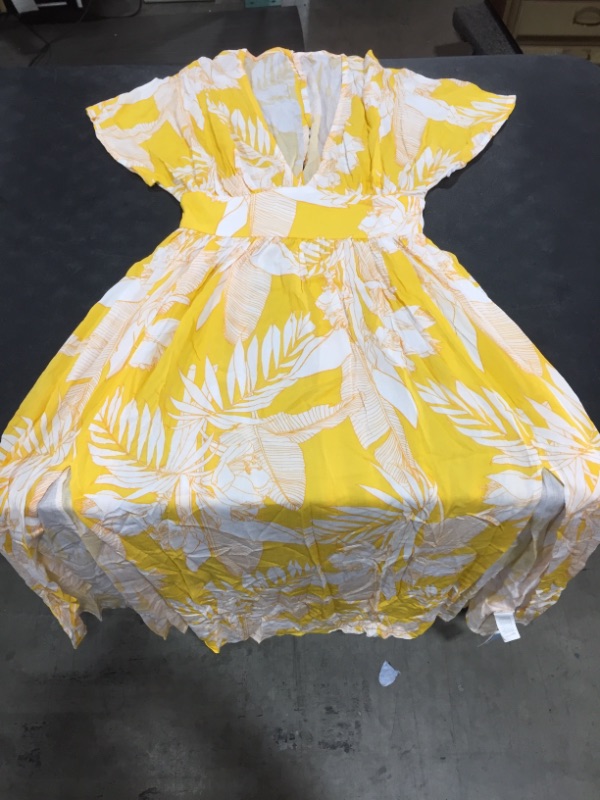 Photo 2 of CUPSHE Selena Yellow Floral V-Neck Midi Dress (S)
