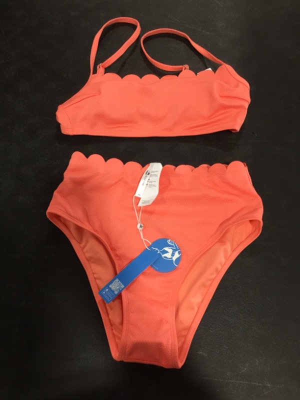 Photo 2 of Cupshe Hayden Textured Scalloped Trim Bikini (XS)
