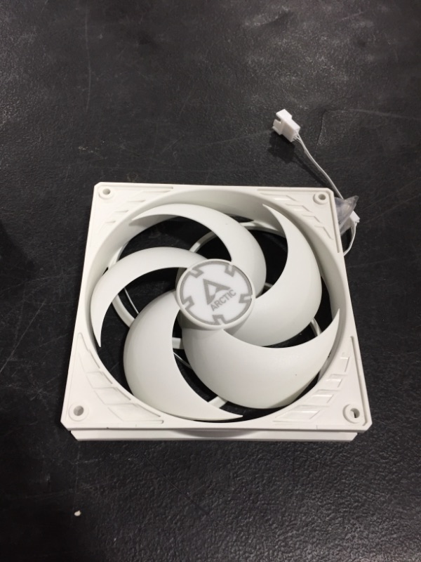 Photo 2 of ARCTIC P14 PWM PST - 140 mm Case Fan with PWM Sharing Technology (PST), Pressure-optimised, Very quiet motor, Computer, Fan Speed: 200-1700 RPM - White/White