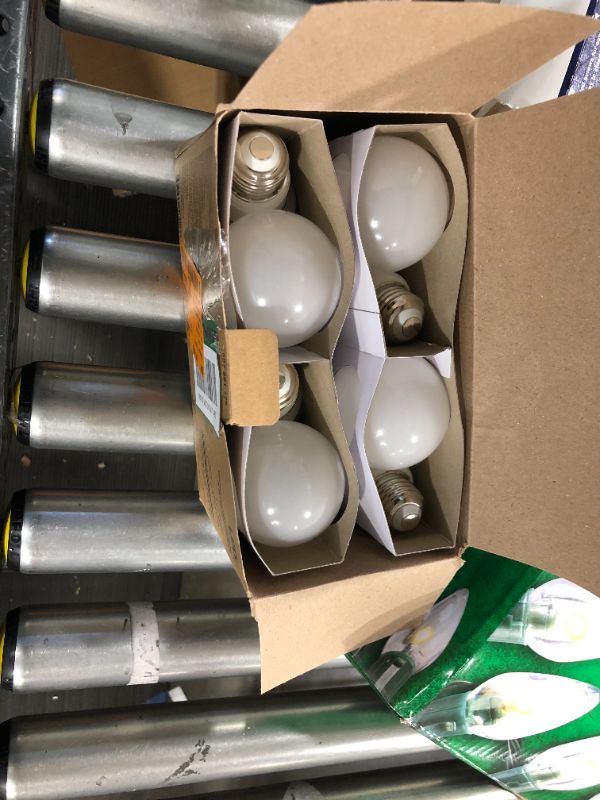 Photo 2 of 60-Watt Equivalent A19 Non-Dimmable LED Light Bulb Daylight (8-Pack)
